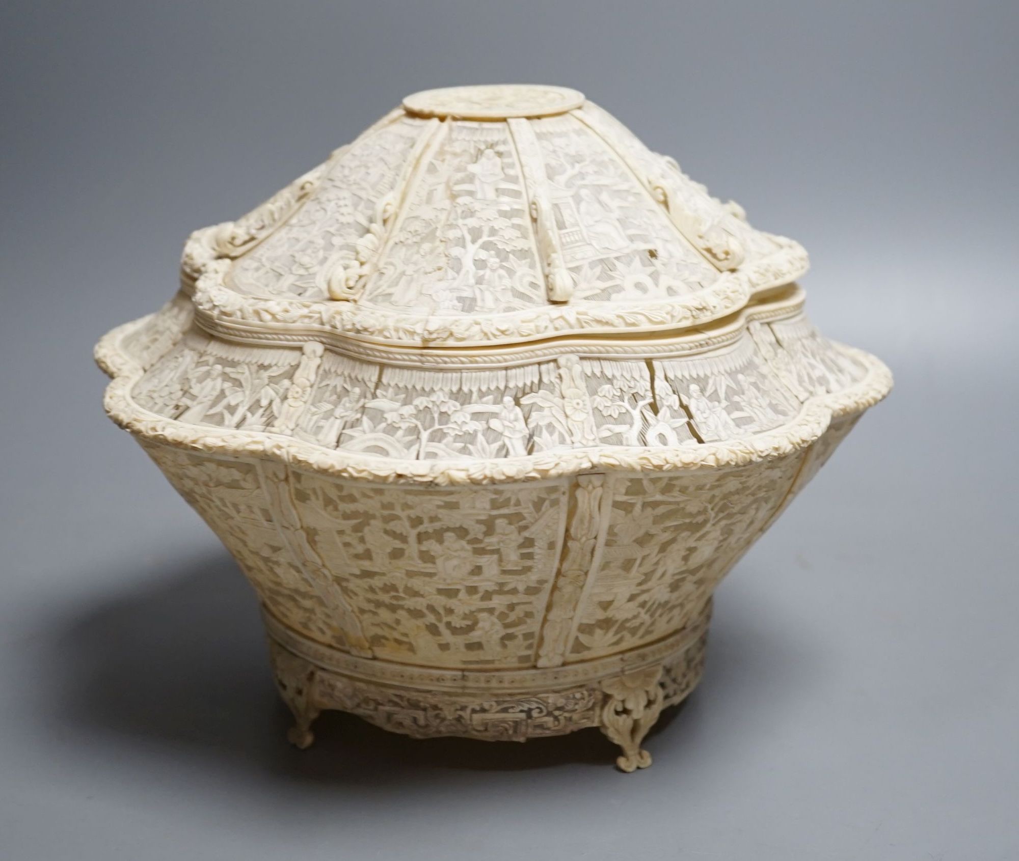 A Chinese finely pierced ivory lobed box and cover, circa 1800, 22cm